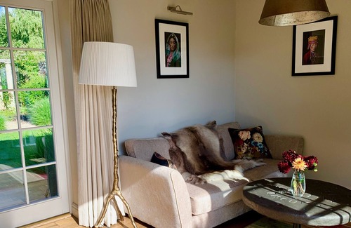 Ham Apartment | A beautiful, boutique annexe, situated in a peaceful courtyard (pets welcome).