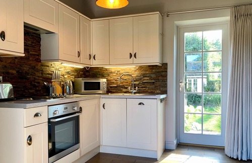 Ham Apartment | A beautiful, boutique annexe, situated in a peaceful courtyard (pets welcome).