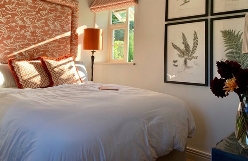 Ham Apartment | A beautiful, boutique annexe, situated in a peaceful courtyard (pets welcome).