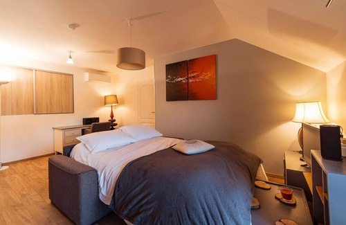 Bucheres Apartment | A beautiful one-bedroom apartment + garden + parking + common area