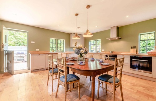 South Leigh Cottage | A beautiful three bedroom dog friendly holiday home near Oxford - Brook Cottage