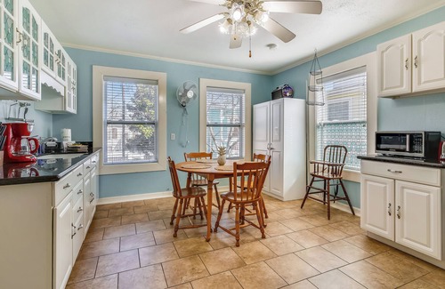 Galveston Cottage | A Bended Oak Bungalow