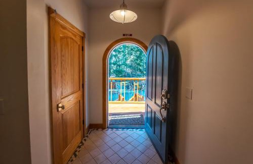 Yosemite West House | A Blue Sky Lodge