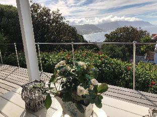 Simon's Town House | A Boat House