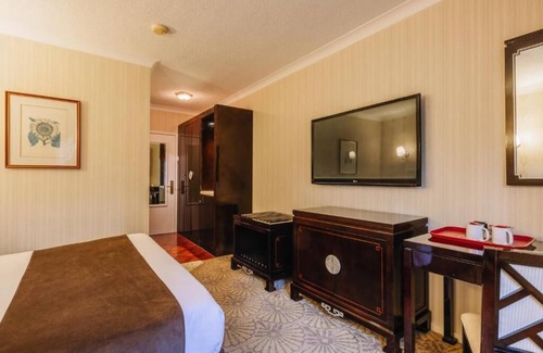 Ipswich Hotel | A Breath of Calm in Ipswich | Solarium, Pool & Gardens in Historic Escape