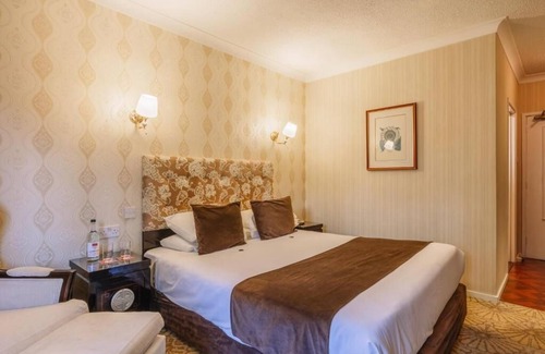 Ipswich Hotel | A Breath of Calm in Ipswich | Solarium, Pool & Gardens in Historic Escape
