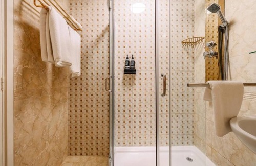 Ipswich Hotel | A Breath of Calm in Ipswich | Solarium, Pool & Gardens in Historic Escape
