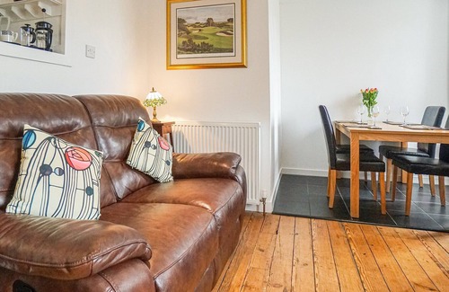 Comrie Cottage | A bright, cosy house full of history and quirkiness.