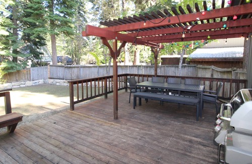 Comstock Acres House | A/C, Hot Tub, Outdoor Dining, Lawn Games & dog friendly. 4BR / 3.5ba / sleeps 9