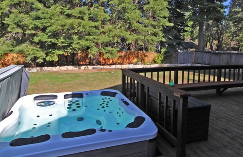 Comstock Acres House | A/C, Hot Tub, Outdoor Dining, Lawn Games & dog friendly. 4BR / 3.5ba / sleeps 9