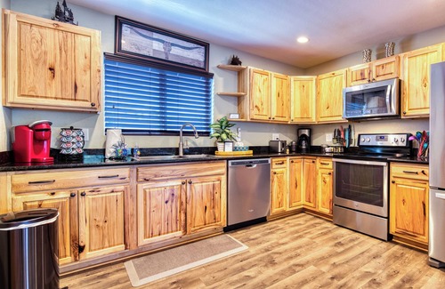 Sagle House | A/C LakeAccess GameRoom Xbox DogOK kayaks paddleboards Private30'Dock Sleeps 14