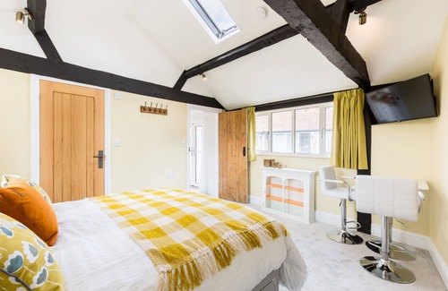 Deerhurst House | A Calm, Cosy and Idyllic break with Swimming Pool, Jacuzzi and Sauna!