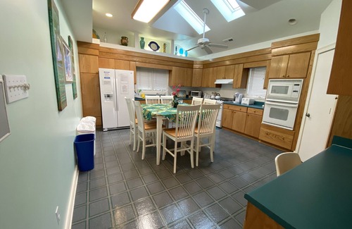 Croatan Beach House | A Caribbean Fantasy-Lux/Comf/Style/Pool/Tikibar - in Croatan near Boardwalk