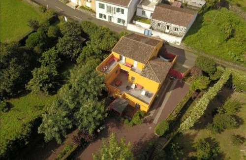 Capelas House | A Casa Amarela