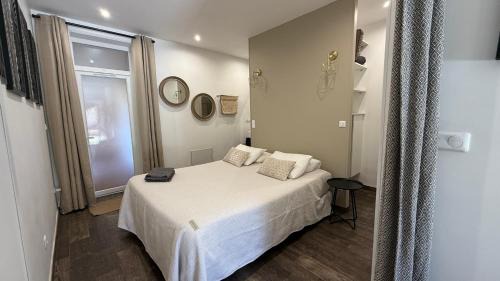 Bastia Apartment | A CASA CORBAIA Appartement 40 m2, jardin privé, parking, proche centre ville et mer Apartment 40 m2, private garden parking near town center and sea port and airport