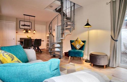 Canterbury House | A Character Cottage in Historical Canterbury