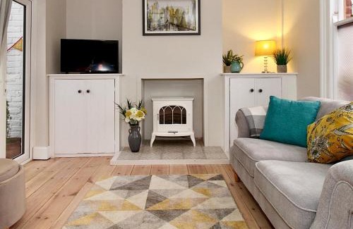 Canterbury House | A Character Cottage in Historical Canterbury