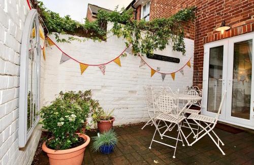 Canterbury House | A Character Cottage in Historical Canterbury