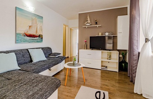 Korcula House | A characteristically charming house directly on the sea with barbecue and balconies to relax.