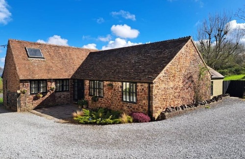 Fiddington Cottage | A charming 4 bedroom cottage with plenty of space to relax.n