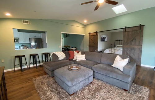 Atascadero House | A charming country escape. Near wineries, SLO, hiking, and SM Ranch & lake.