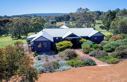 Yallingup House | A CHARMING COUNTRY RETREAT BOASTING BREATHTAKING VIEWS OVER GUNYULGUP VALLEY