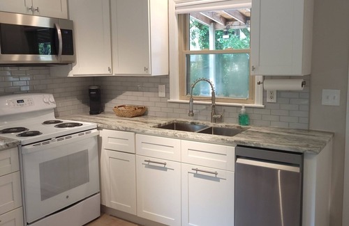 West Ashley Apartment | A-Charming Duplex- 4 miles to Downtown and Close To All Areas