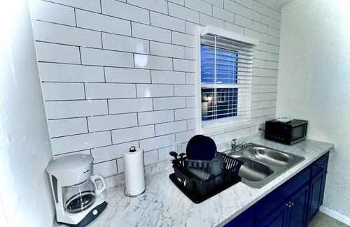 Needles House | A charming home and cozy home minutes away to the river