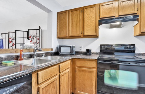 Orlando Condo | A Charming Orlando Condo near UCF & Spacious Outdoor Space