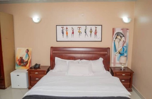Lubumbashi Cabin | A Charming Retreat and Free Breakfast