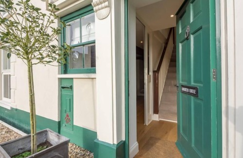 East Rudham House | A chic restored Georgian Villa near to East rudham Green. Monday & Friday arrivals.