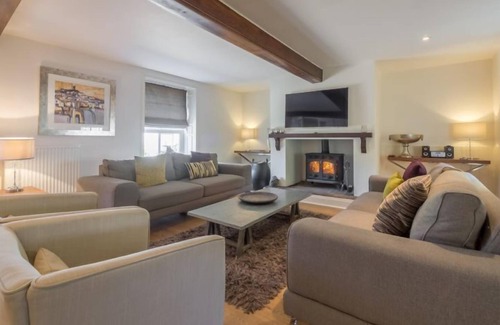 East Rudham House | A chic restored Georgian Villa near to East rudham Green. Monday & Friday arrivals.
