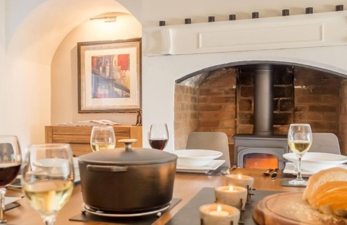 East Rudham House | A chic restored Georgian Villa near to East rudham Green. Monday & Friday arrivals.