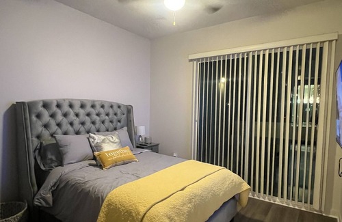 Warner Center Apartment | A-Class Luxury 2 Bedrooms Apt in Woodland Hills CA