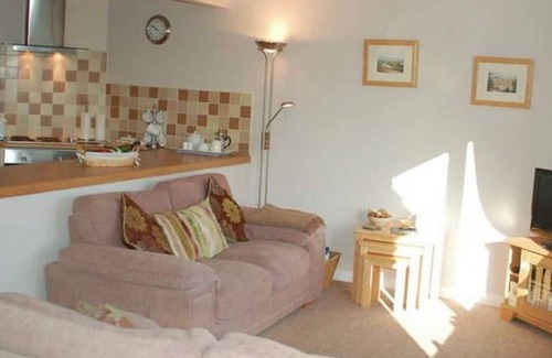 Jedburgh Cottage | A comfortable cottage with all amenities closeby, a few minutes walk of Jedburgh
