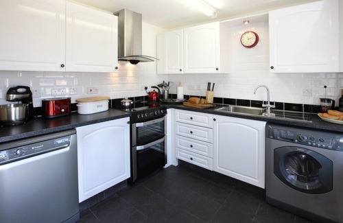 Cardigan Cottage | A cosy countryside cottage with a hot tub under the stars.