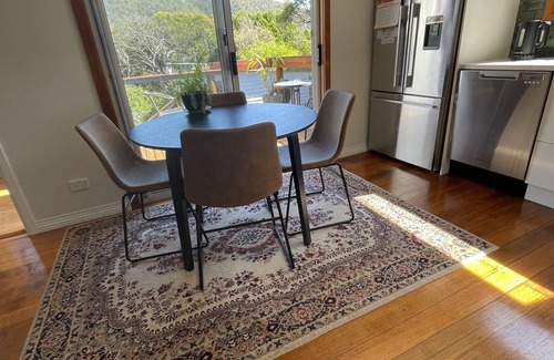 Bicheno Cottage | A cosy garden cottage, just 400m to the surf beach.