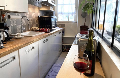 Les Iles Apartment | A cosy nest close to the sky