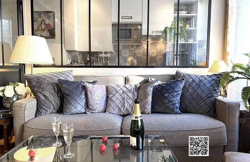Les Iles Apartment | A cosy nest close to the sky