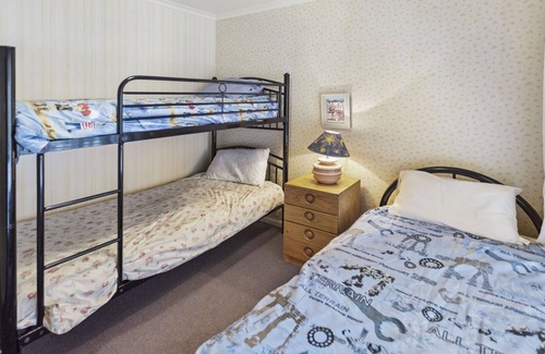 Raymond Island House | A cosy, pet-friendly holiday home on Raymond Island with fireplace