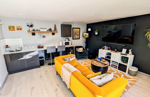 Sandiway Cabin | A cosy retreat to relax and feel right at home, whilst exploring Cheshire.