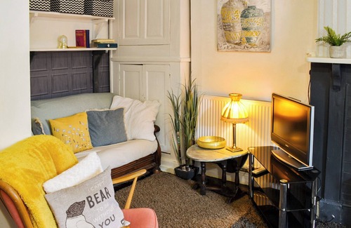 Newnham Cottage | A cosy retreat within a substantial Georgian manor house.