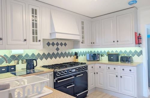 South Hayling Cottage | A cottage that sleeps 8 guests in 4 bedrooms