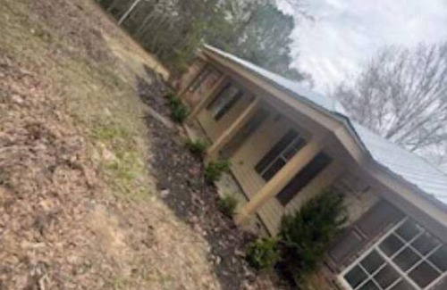 Hattiesburg House | A country Private retreat nestled 2 miles from Paul B johnson And Camp Shelby.