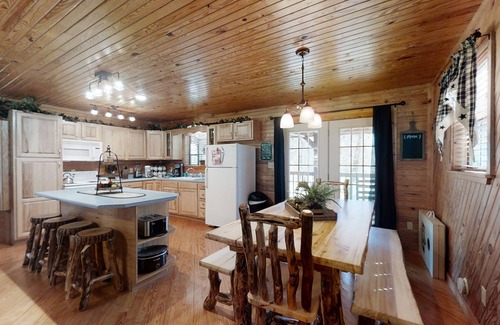 Wears Valley Cabin | A Cowpoke's Dream 3 Bedroom Cabin by RedAwning