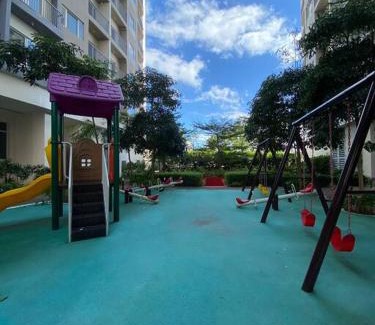 Las Pinas Apartment | A Cozy 1 Bedroom Unit with a Parking at Tower 2 South Residences SM Southmall