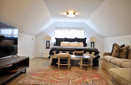 Charlotte House | A Cozy and Chic Studio
