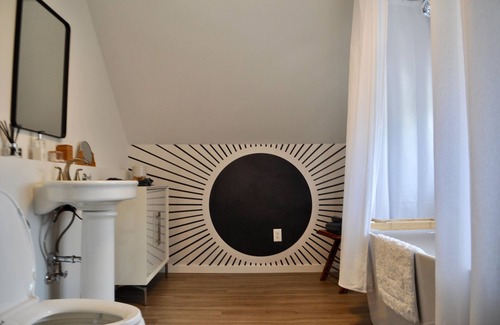 Charlotte House | A Cozy and Chic Studio