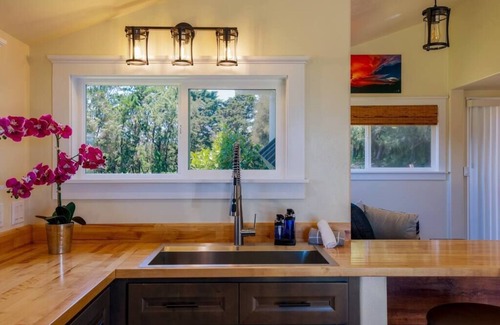 Hawi House | A Cozy Cabin in the Country