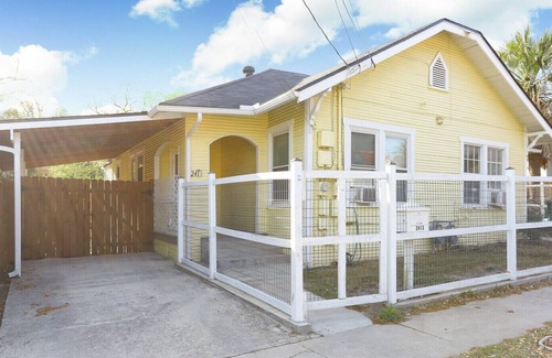 Alta Vista House | A Cozy Casita in Midtown with Private Parking